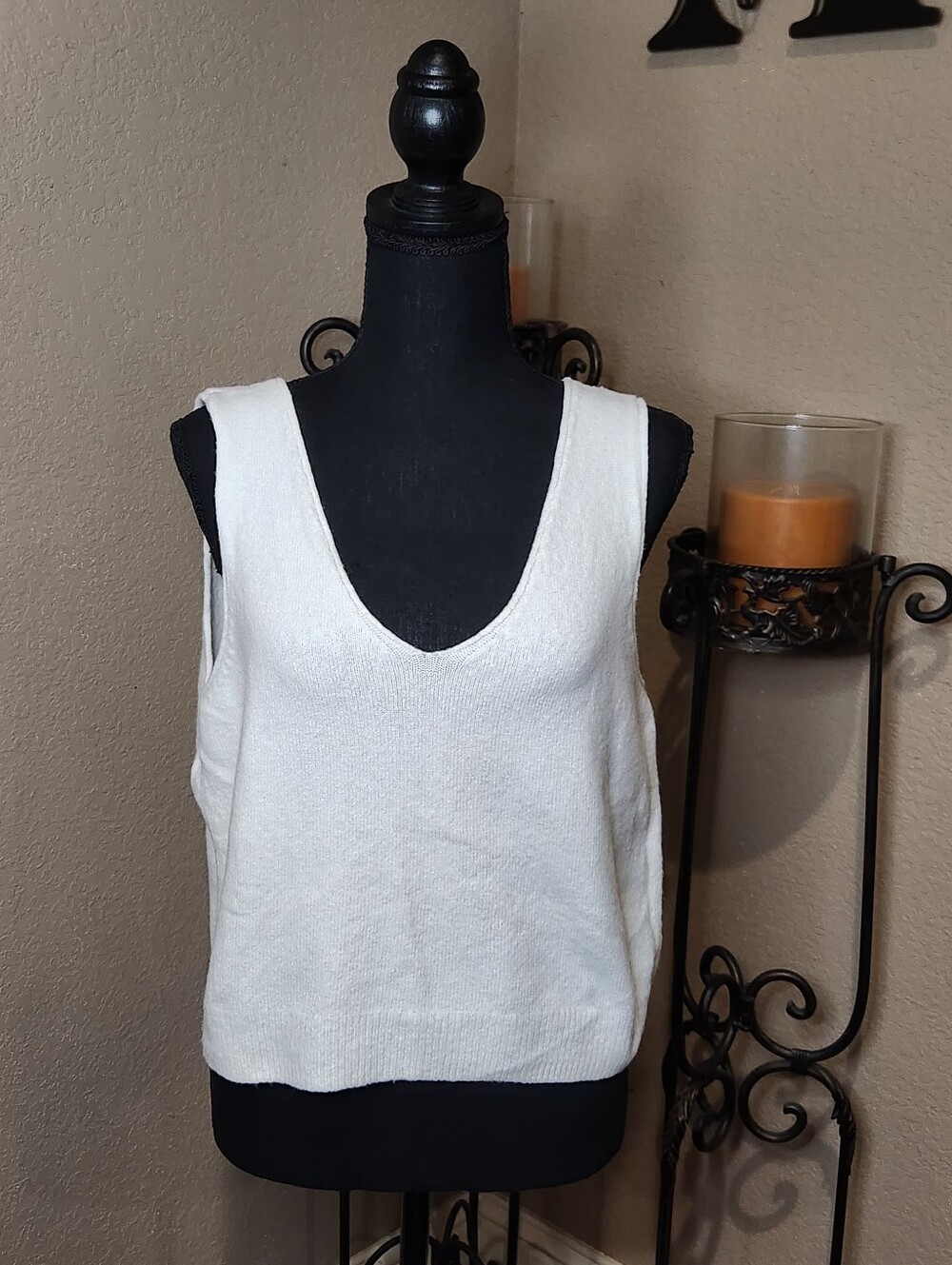 Tahari Ivory V-Neck Sleeveless Sweater Tank Size Large